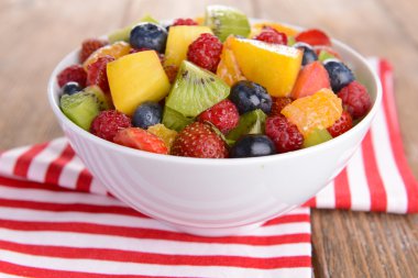 Lezzetli meyve salatası