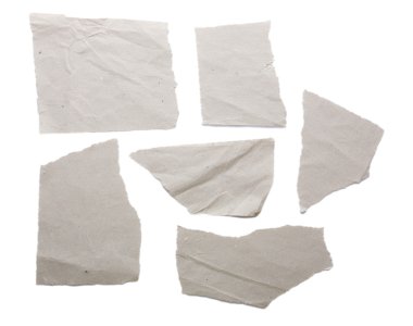 yırtık boş kağıtlar üzerine beyaz izole