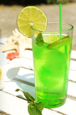 masada açık havada kokteyl yenileniyor