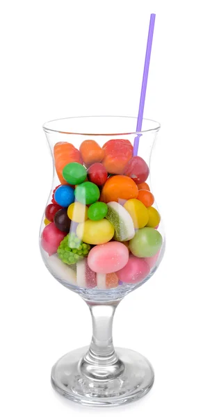 Verschiedene bunte Fruchtbonbons im Glas isoliert auf weiß — Stockfoto