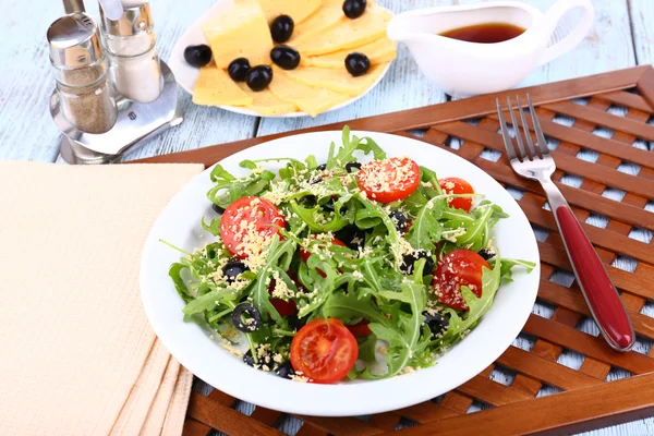 Fresh salad with arugula, close up — Stock Photo, Image