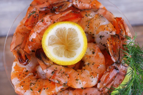 Fresh boiled prawns with dill in a goblet on wooden background — Stock Photo, Image