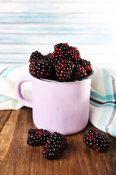 Taza de metal de moras — Foto de Stock