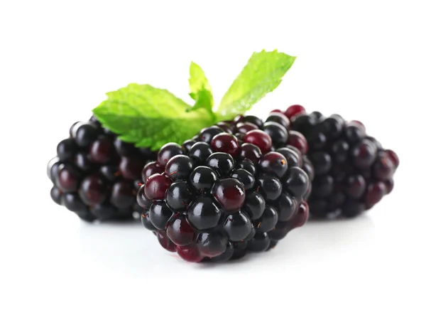 Ripe Blackberries with leaves — Stock Photo, Image