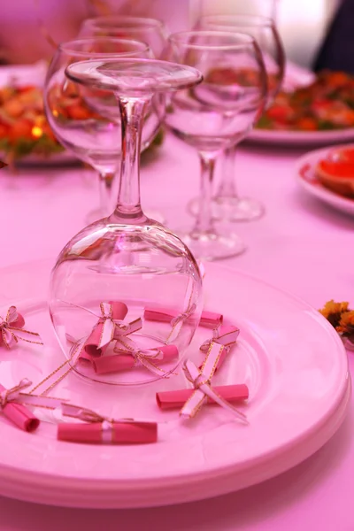 Buffet table with dishware waiting for guests — Stock Photo, Image