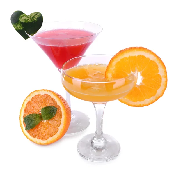 Cocktails pastèque et orange dans des verres isolés sur blanc — Photo