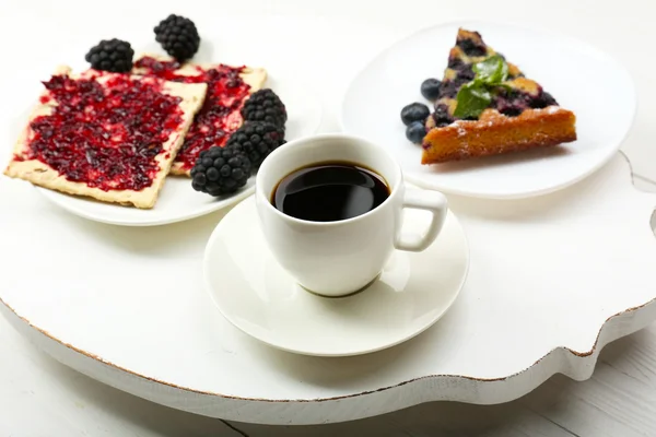 Leckeres Frühstück mit Kaffee und Keksen — Stockfoto