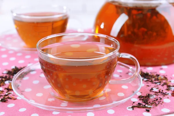 Teapot and cups of tea on table — Stock Photo, Image