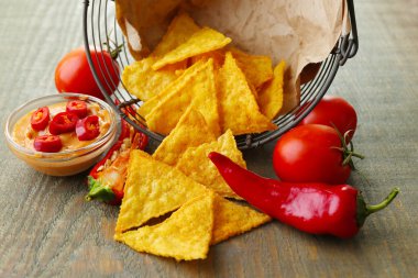 lezzetli cips ve kırmızı domates