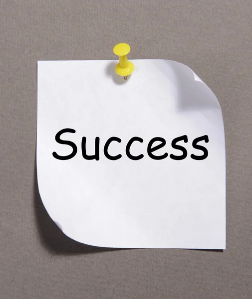Foglio di carta con iscrizione "Successo" su sfondo grigio — Foto Stock
