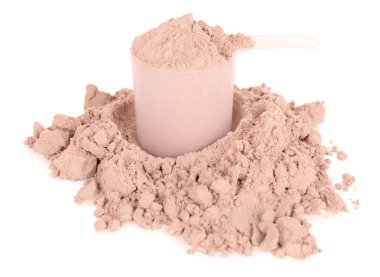 Kepçe üzerinde beyaz izole Whey protein tozu