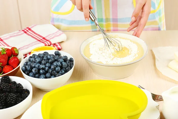Baking tasty pie and ingredients for it on table in kitchen — Stock Photo, Image