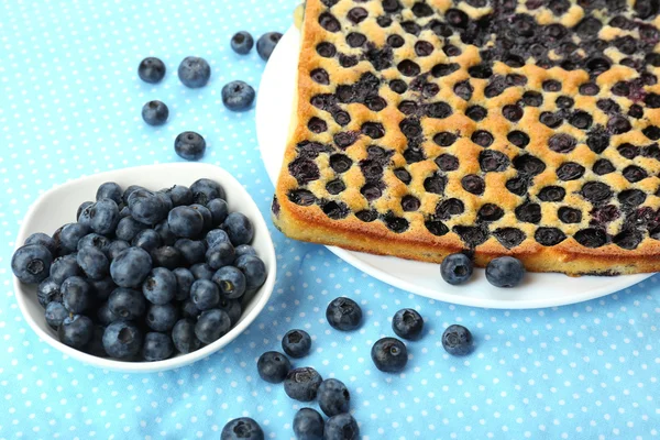 桌上的美味的蓝莓馅饼 — 图库照片