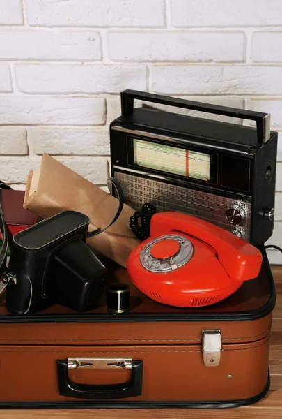 Old travel suitcases with retro things, close up — Stock Photo, Image