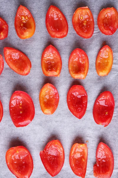 Tomates en bandeja de secado, primer plano —  Fotos de Stock