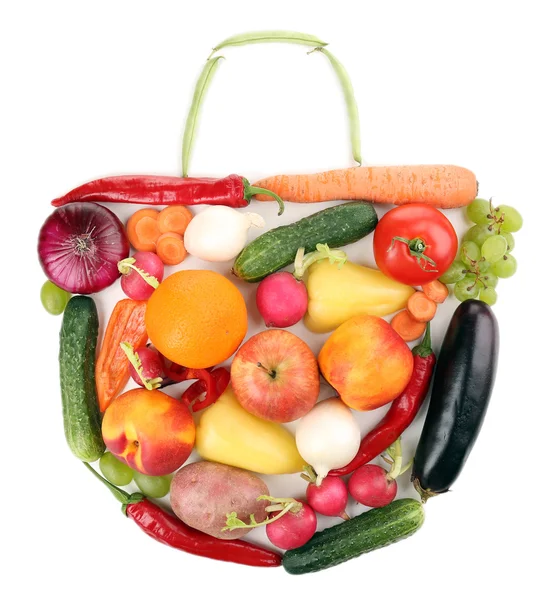 Verduras y frutas orgánicas frescas en forma de bolsa, aisladas en blanco — Foto de Stock