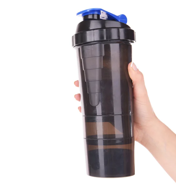 Kvinnlig hand som håller plast shaker med proteinshake isolerad på vit — Stockfoto