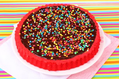 parlak zemin üzerine lezzetli ev yapımı kek