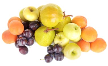 olgunlaşmış meyveler beyazlar üzerinde izole