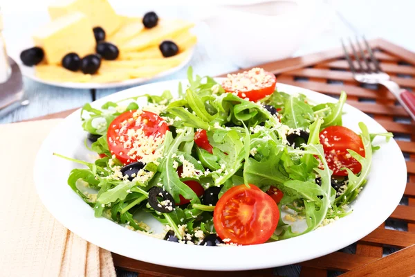 Fresh salad with arugula, — Stock Photo, Image