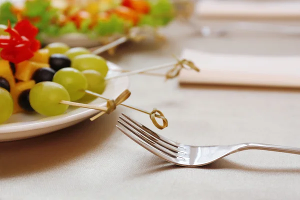 Restaurant table setting with tasty food — Stock Photo, Image