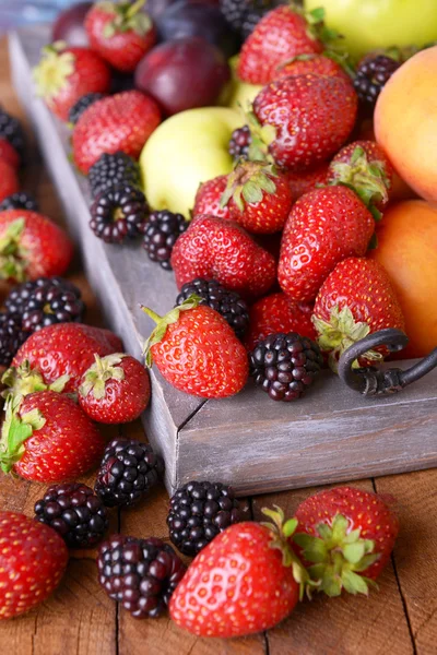 Ripe fruits and berries on tray on table close up — Stock Photo, Image