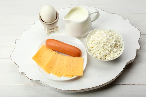 Delicioso desayuno con leche, huevo y requesón — Foto de Stock