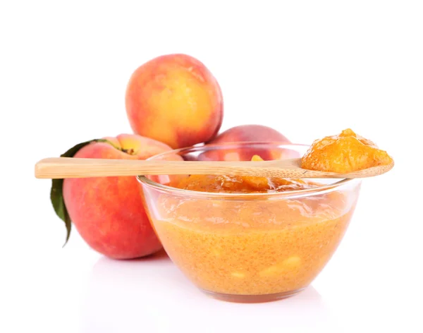 Tasty peach jam with fresh peaches, isolated on white — Stock Photo, Image