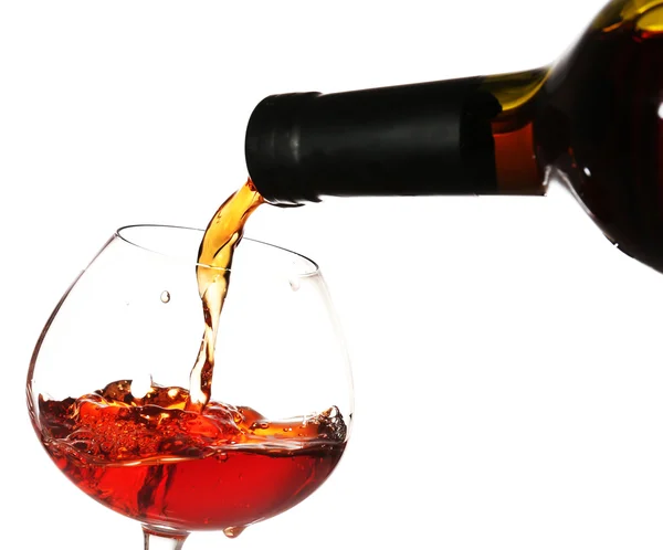 ไวน์แดงเทลงในแก้วไวน์ — ภาพถ่ายสต็อก