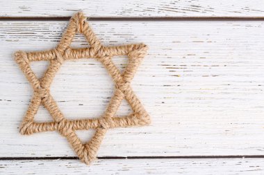 Star of David ahşap arka plan üzerinde
