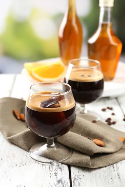 Espresso cocktail serveras på bord — Stockfoto