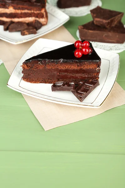 เค้กช็อคโกแลตบนจาน — ภาพถ่ายสต็อก