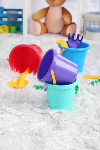 Färgglada leksaker i barnen rum — Stockfoto