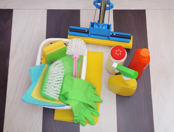 Samling av rengöringsmedel och verktyg — Stockfoto
