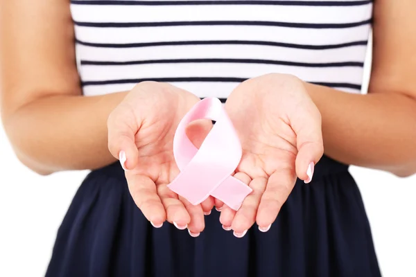 Γυναίκα με aids ευαισθητοποίηση ροζ κορδέλα στα χέρια που απομονώνονται σε λευκό — Φωτογραφία Αρχείου