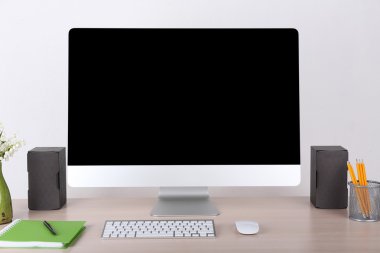 modern bilgisayar ile ofis işyeri 