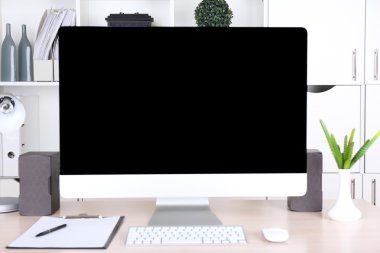 modern bilgisayar ile ofis işyeri 
