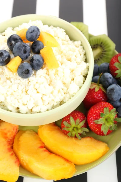 Cottage cheese with fruits — Stock Photo, Image