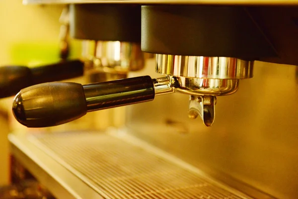 Kaffeemaschine im Café, Nahaufnahme — Stockfoto
