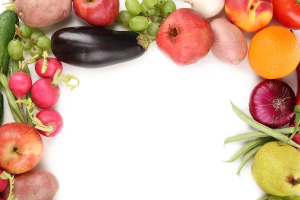 Fresh organic vegetables and fruits isolated on white — Stock Photo, Image