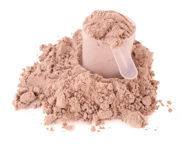 Proteine del siero di latte in polvere in misurino isolato su bianco — Foto Stock
