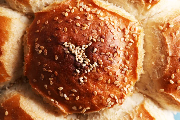 Tasty buns with sesame, close-up — Stock Photo, Image