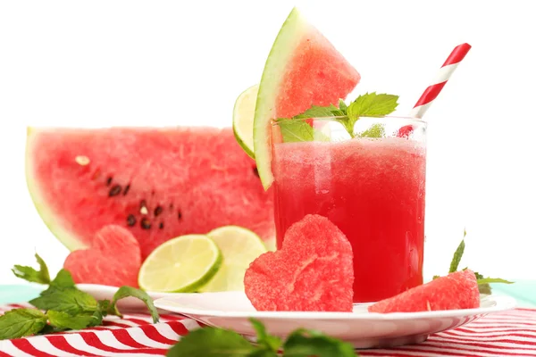 Wassermelonen-Cocktail auf dem Tisch, isoliert auf weiß — Stockfoto