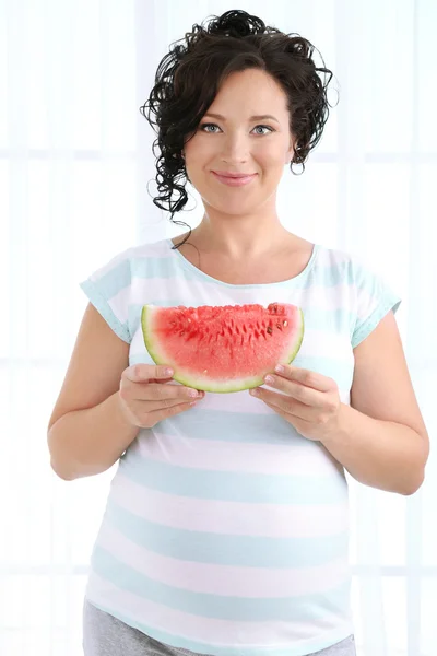 Young pregnant woman — Stock Photo, Image