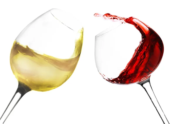 Gafas de vino con vino tinto y blanco, aisladas sobre blanco — Foto de Stock