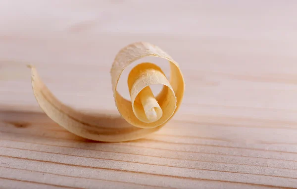 Wood shavings on wooden background closeup — Stock Photo, Image