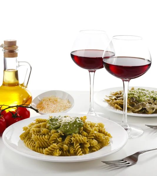 Pastas italianas en la mesa, primer plano —  Fotos de Stock
