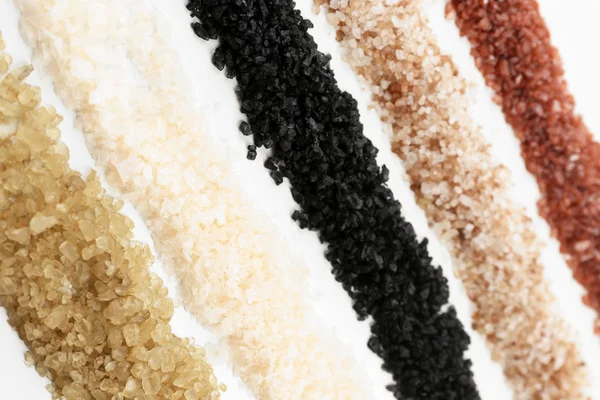Variété de sel de mer différents, gros plan — Photo