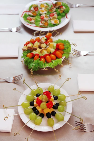 Restaurant table setting with tasty food — Stock Photo, Image