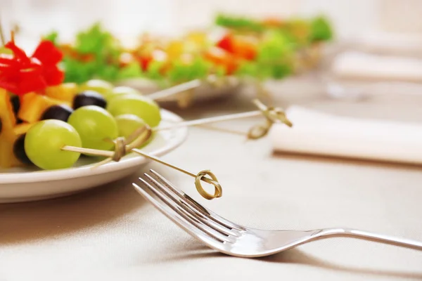 Restaurant table setting with tasty food — Stock Photo, Image